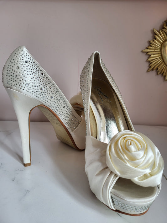 Cream Diamante Rose Detail Court Heels