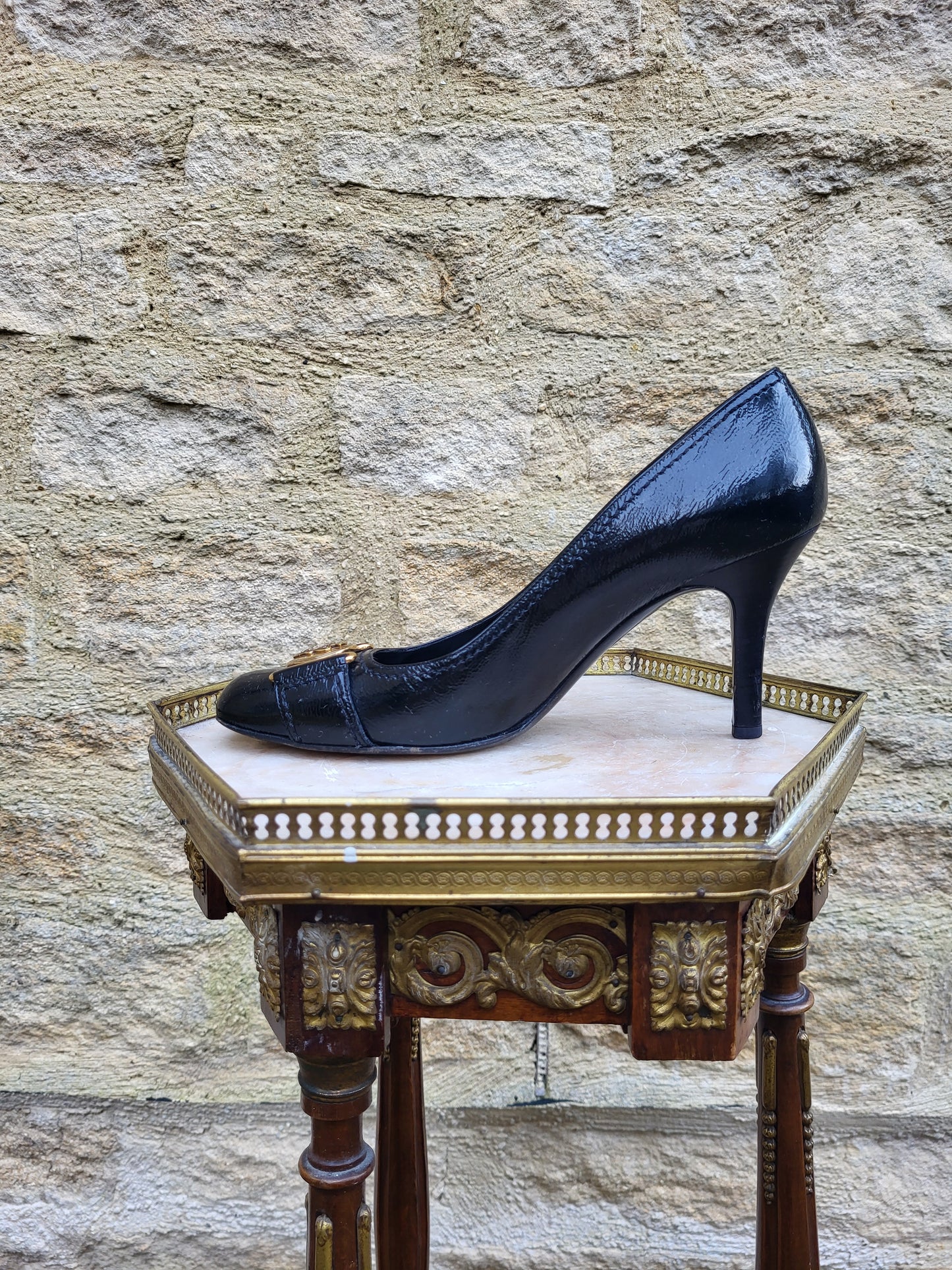 Vintage Gucci Black Patent Leather Emblem Heels