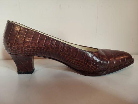 Vintage Bruno Magli Brown Croc-Embossed Leather Court Heels