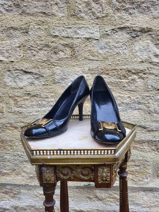 Vintage Gucci Black Patent Leather Emblem Heels
