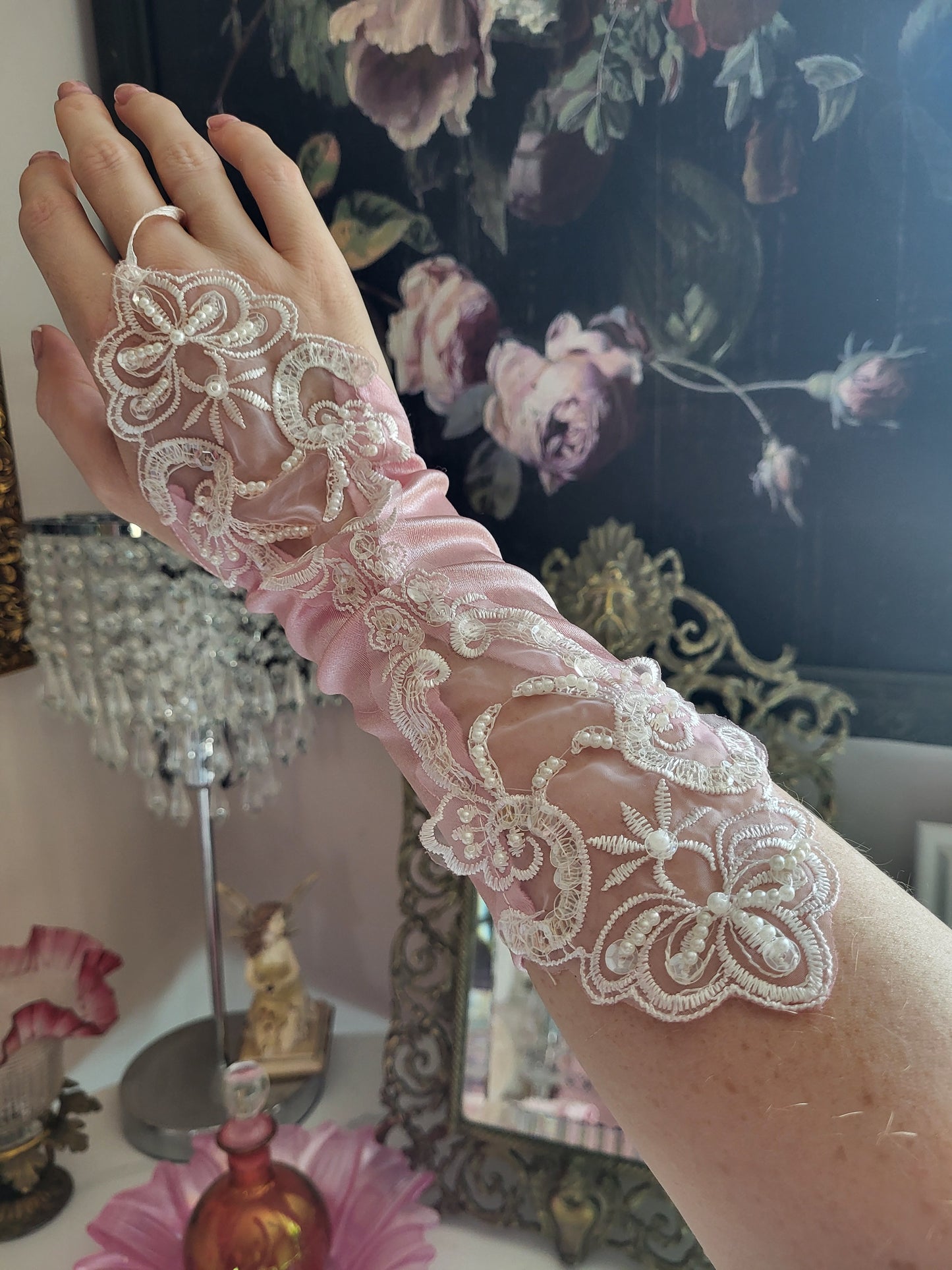 Pair of Pale Pink Embroidered Gloves