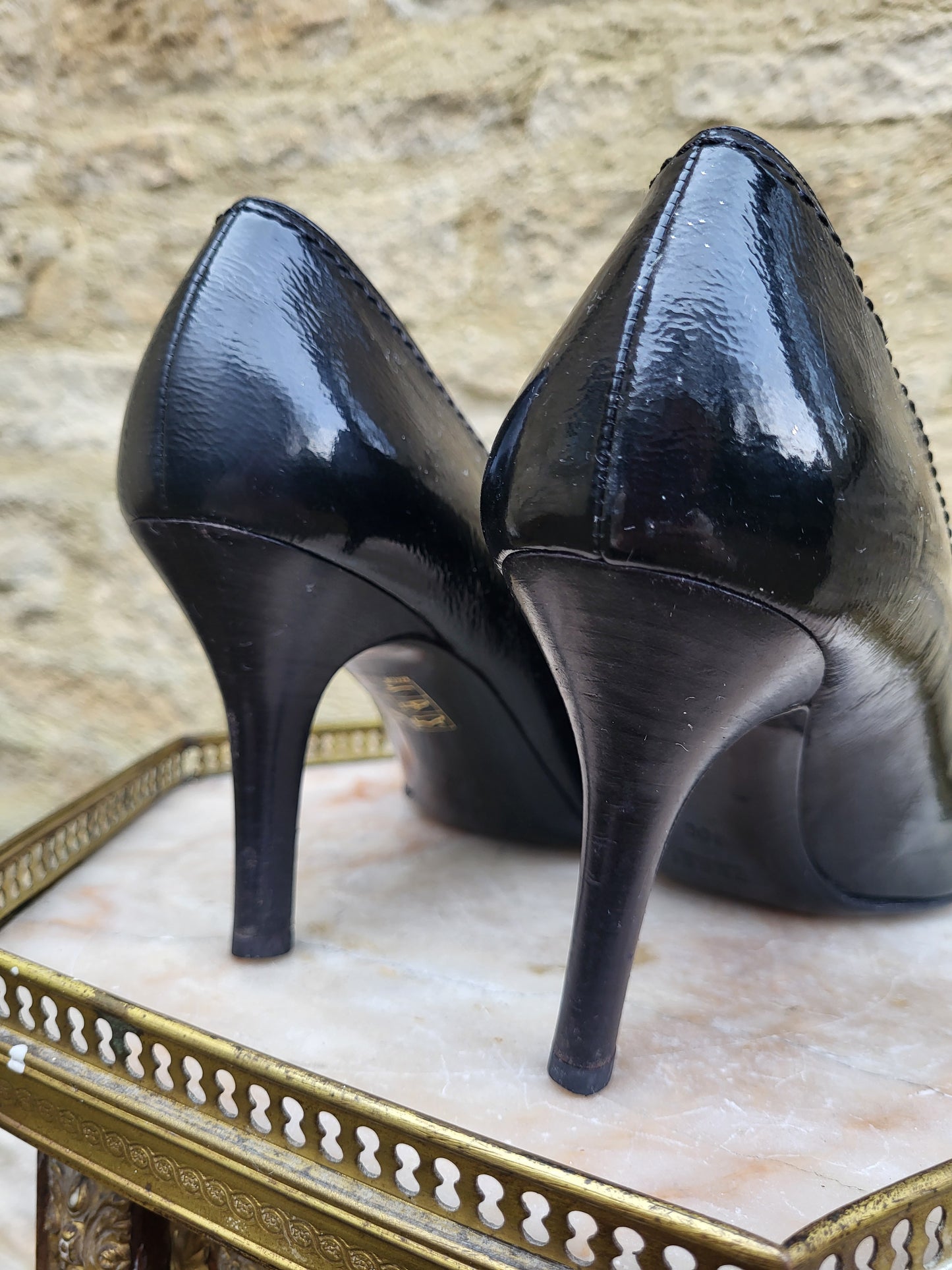Vintage Gucci Black Patent Leather Emblem Heels